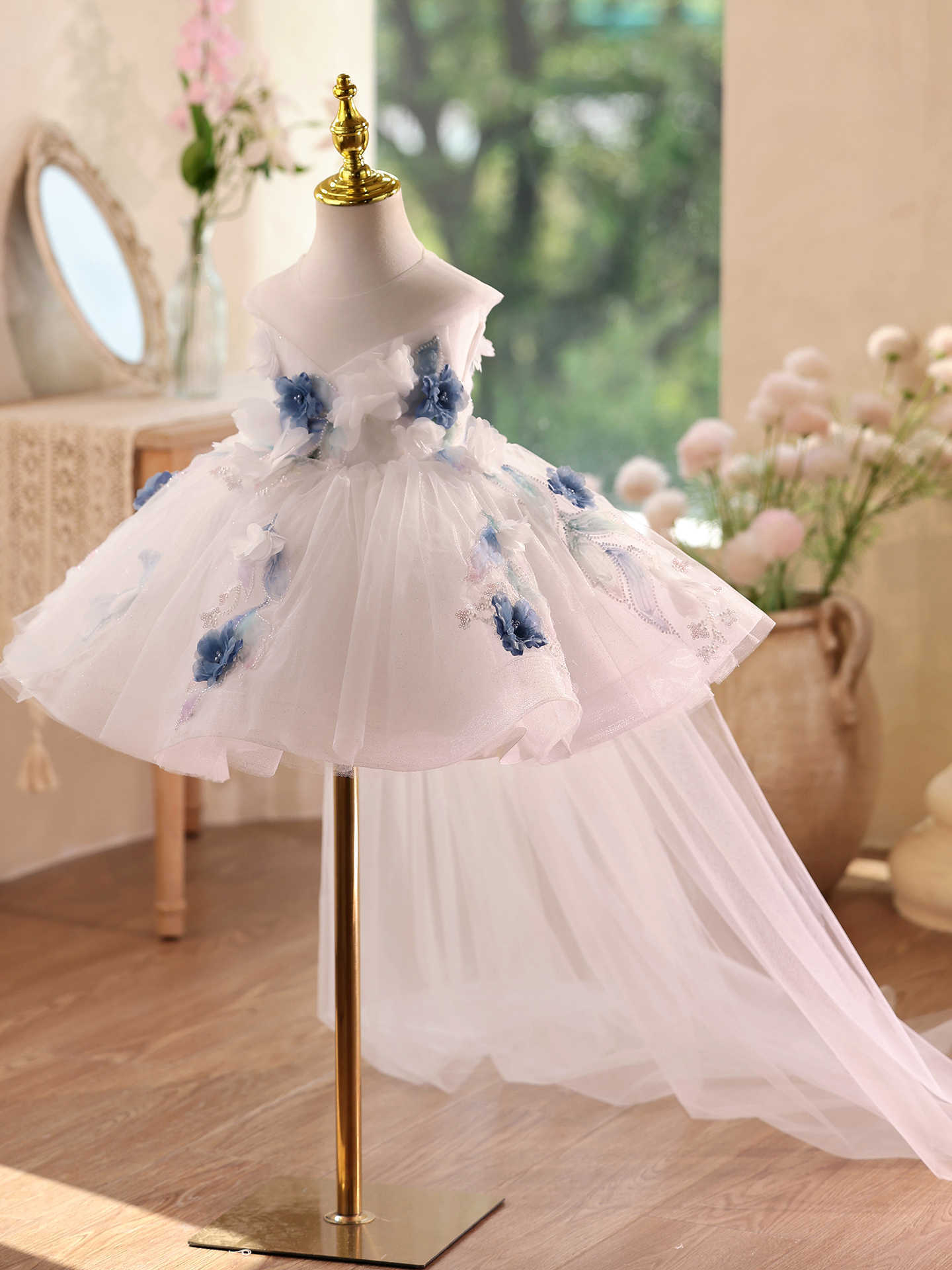 Piano Playing Dress Girl Light Luxury Minority