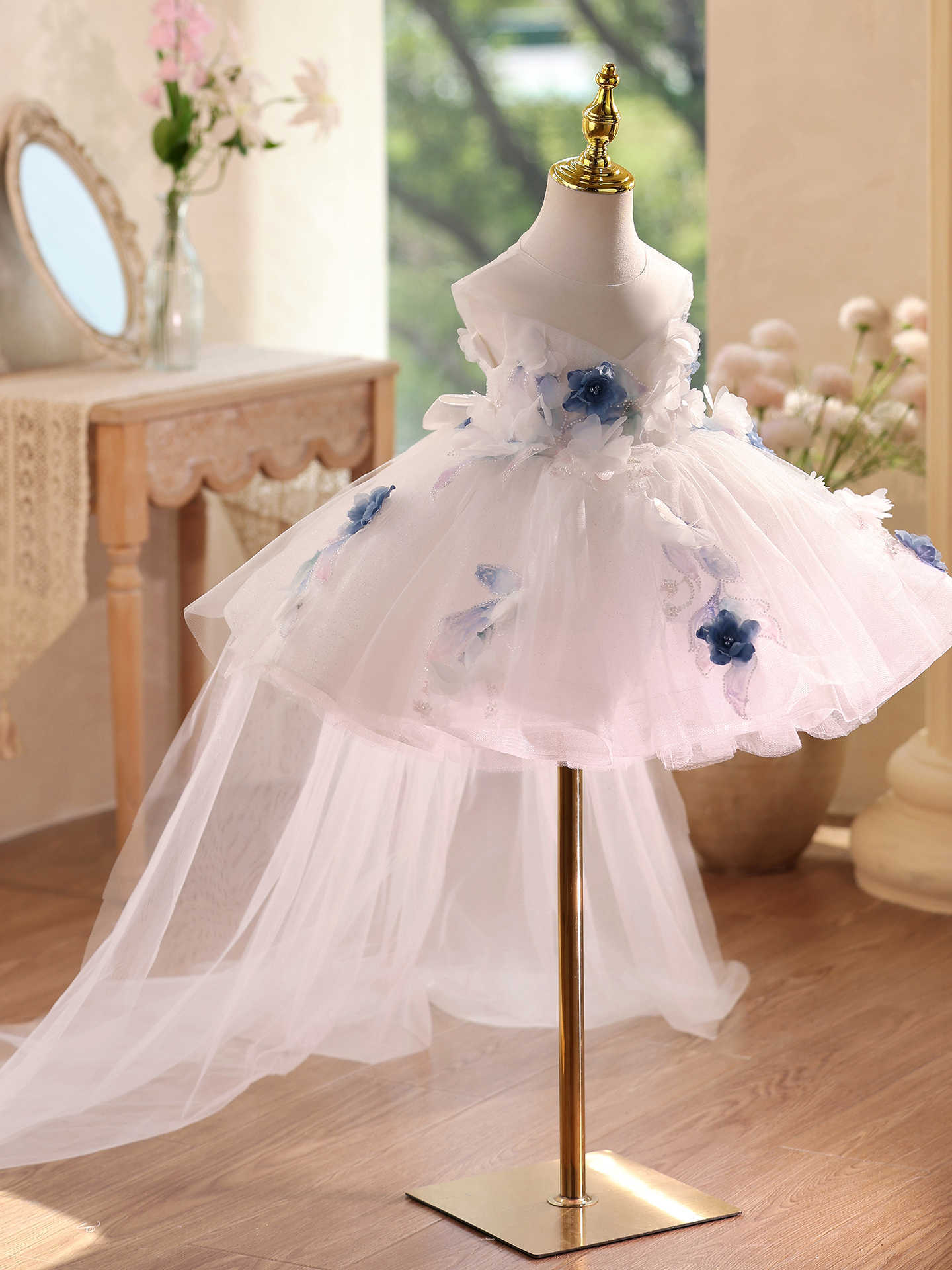 Piano Playing Dress Girl Light Luxury Minority