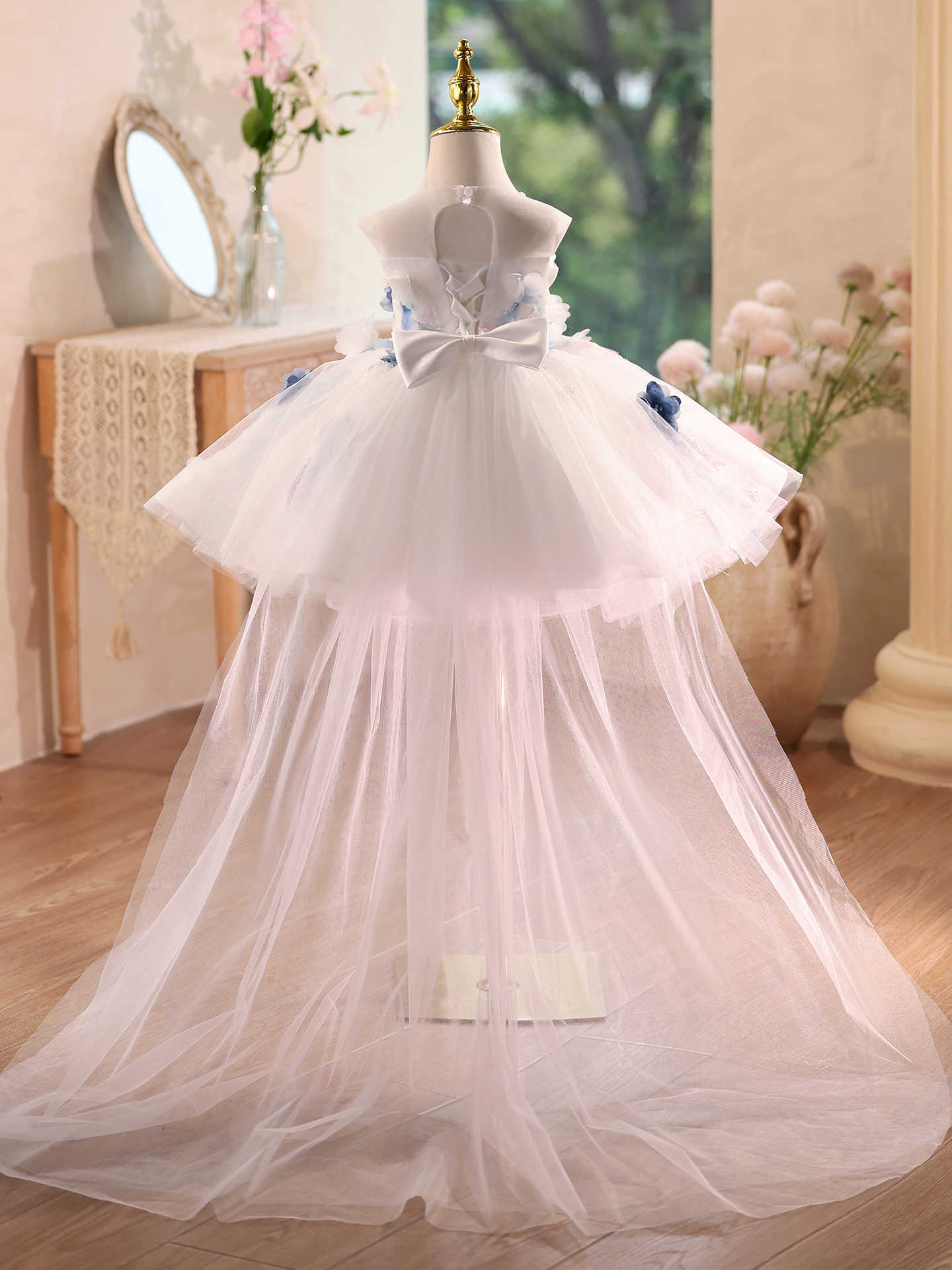 Piano Playing Dress Girl Light Luxury Minority