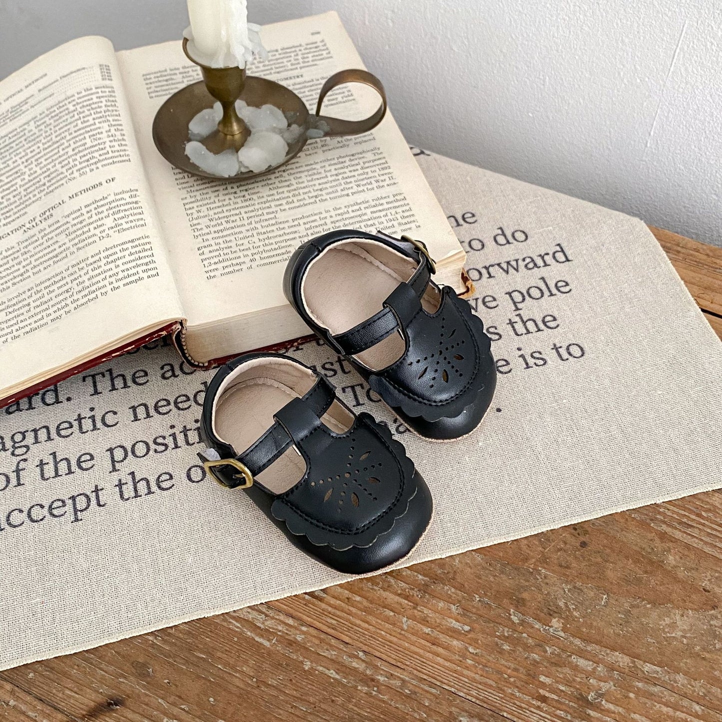 Girls Soft Non-slip Wear-resistant Soft Bottom Hollow Out Shoes